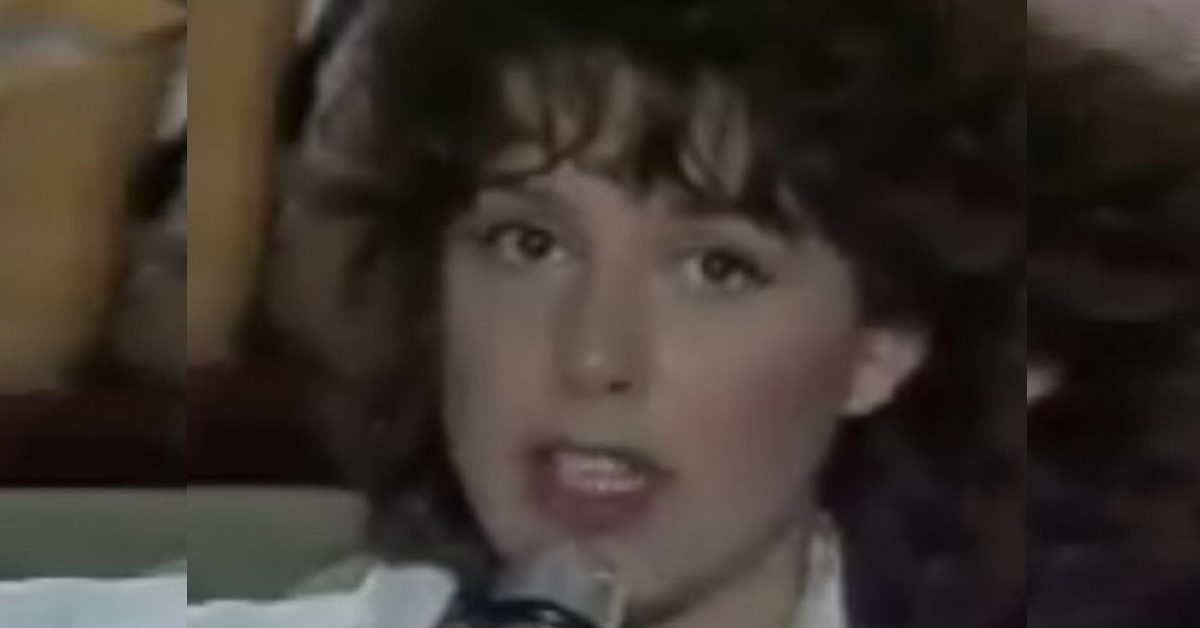 Qui aveva solo 18 anni, nell’ultimo anno l’abbiamo vista spesso in alcuni programmi di Maria De Filippi. L’Avete riconosciuta? Qui aveva solo 18 anni, nell’ultimo anno l’abbiamo vista spesso in alcuni programmi di Maria De Filippi. L’Avete riconosciuta?
