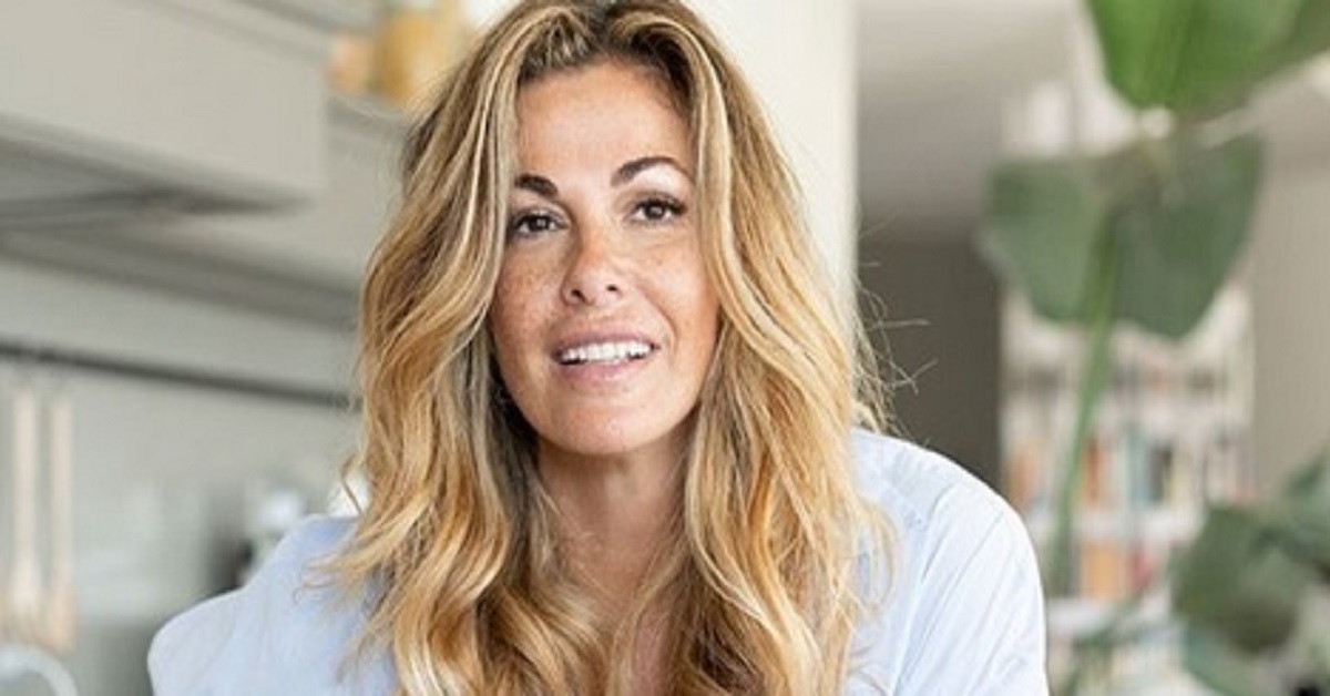 Vanessa Incontrada si lancia in una nuova avventura, tanti i commenti sui social, ma c’è a chi non sfugge il dettaglio. Vanessa Incontrada si lancia in una nuova avventura, tanti i commenti sui social, ma c’è a chi non sfugge il dettaglio.