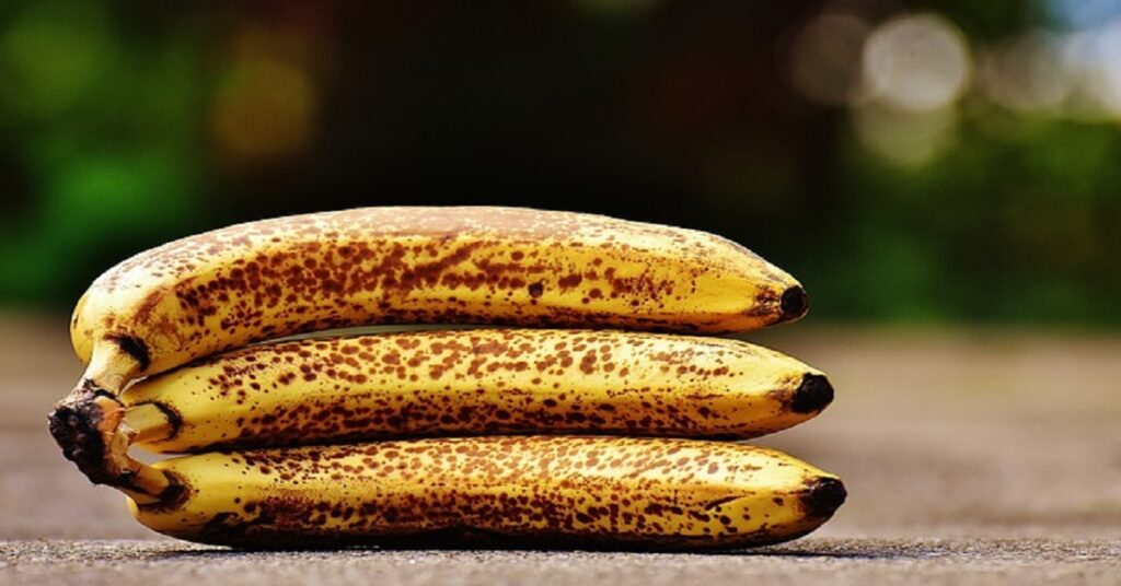 Un trucco veloce e semplice per conservare correttamente le banane ed evitare che diventino nere