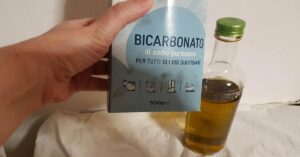Mescola bicarbonato di sodio con l’olio d’oliva: il rimedio naturale di cui non farai più a meno