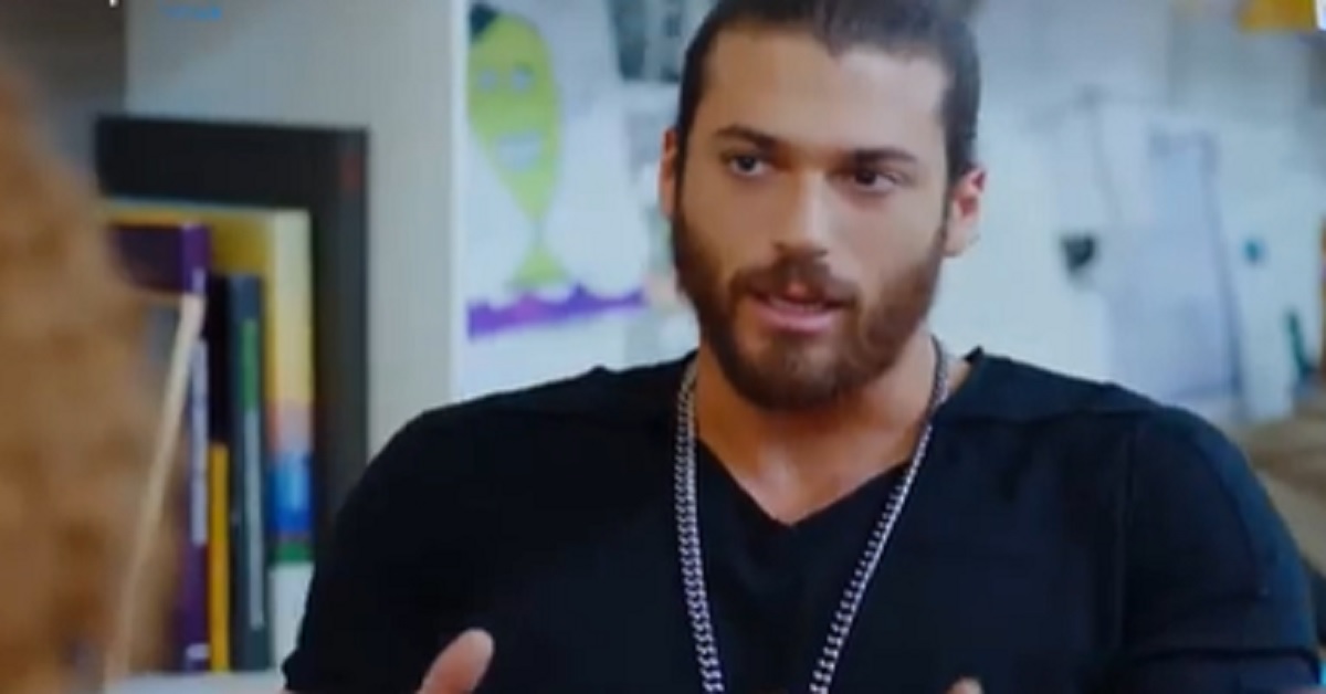 Daydreamer Can Yaman e la passione per la lingua italiana. Ecco alcune scene in cui l’attore sfoggia il suo italiano perfetto Daydreamer Can Yaman e la passione per la lingua italiana. Ecco alcune scene in cui l’attore sfoggia il suo italiano perfetto
