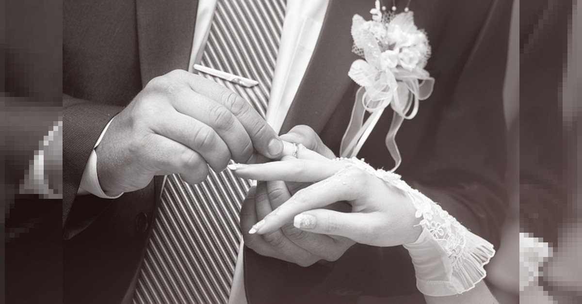 Scopre dell’infedeltà del suo ex marito quando la stampa annuncia il suo matrimonio con quella che era stata la sua amante Scopre dell’infedeltà del suo ex marito quando la stampa annuncia il suo matrimonio con quella che era stata la sua amante