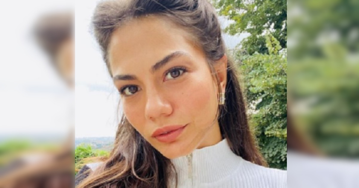 Demet Özdemir condivide la foto dal set, l’attrice di Daydreamer torna al lavoro e fa il pieno di like Demet Özdemir condivide la foto dal set, l’attrice di Daydreamer torna al lavoro e fa il pieno di like