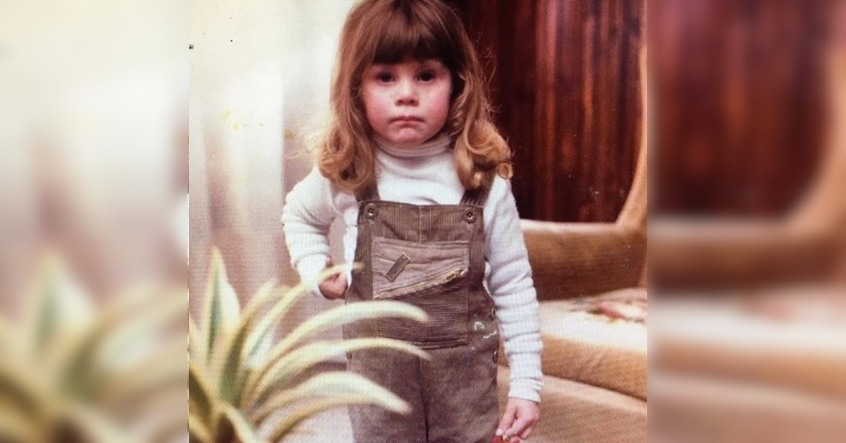 Bella e bionda, qui era solo una bambina. Oggi è una conduttrice molto apprezzata di Raiuno, l’avete riconosciuta? Bella e bionda, qui era solo una bambina. Oggi è una conduttrice molto apprezzata di Raiuno, l’avete riconosciuta?