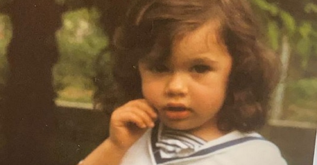 La piccola bambina in foto è una ex gieffina oggi più bella che mai conta 1 milioni di follower su Instagram ed è molto seguita La piccola bambina in foto è una ex gieffina oggi più bella che mai conta 1 milioni di follower su Instagram ed è molto seguita