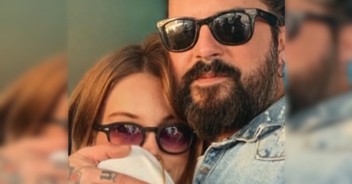 Il padre della nuova tronista appare a Uomini e Donne e il Web si scatena. Ma sapete che l’uomo è il compagno di una ex gieffina? Il padre della nuova tronista appare a Uomini e Donne e il Web si scatena. Ma sapete che l’uomo è il compagno di una ex gieffina?