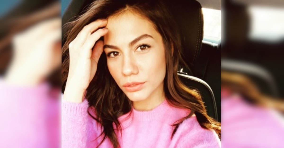 Demet Özdemir, sapete chi presta la voce all’attrice in Daydreamer? Il suo successo in Italia è anche merito della sua doppiatrice Demet Özdemir, sapete chi presta la voce all’attrice in Daydreamer? Il suo successo in Italia è anche merito della sua doppiatrice
