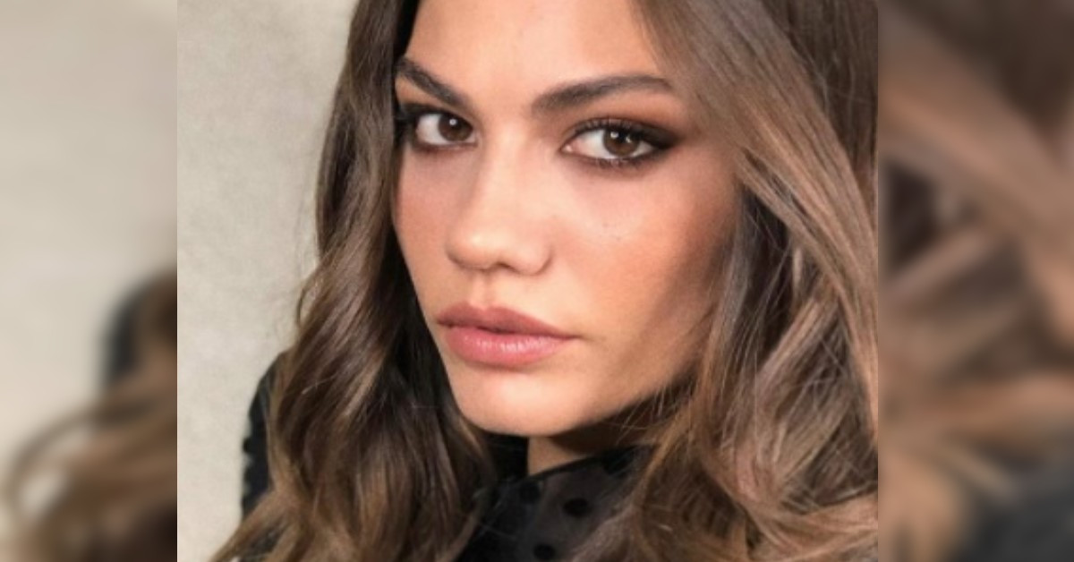 Demet Özdemir, la bella protagonista di Daydreamer incanta i fan con le sue foto sui social Demet Özdemir, la bella protagonista di Daydreamer incanta i fan con le sue foto sui social