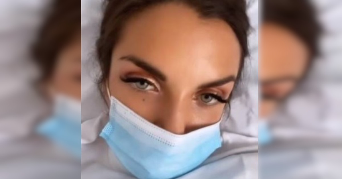Elettra Lamborghini posta delle storie Instagram da una clinica e preoccupa i Fan. Elettra Lamborghini posta delle storie Instagram da una clinica e preoccupa i Fan.