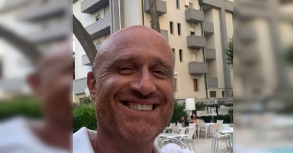 Si è trovato un cinghiale sotto casa a Roma. Ecco la reazione di Rudy Zerbi alla vista dell’animale Si è trovato un cinghiale sotto casa a Roma. Ecco la reazione di Rudy Zerbi alla vista dell’animale