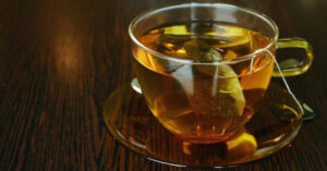 4 consigli casalinghi per rimuovere le macchie di tè dalle tazze