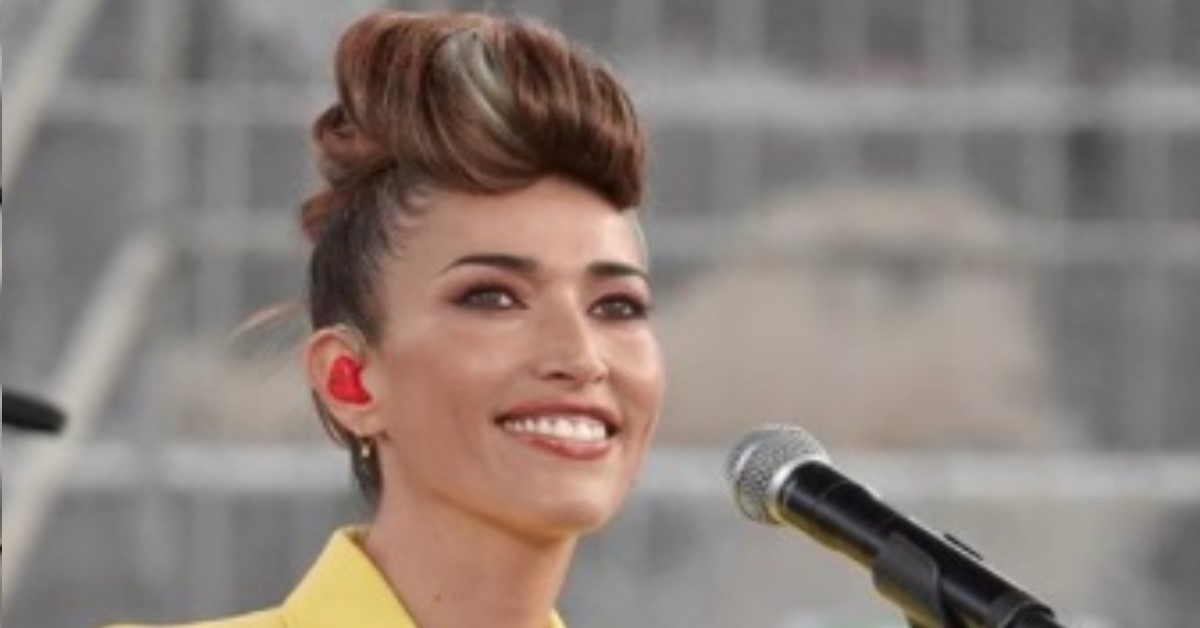 Nina Zilli, tutti la conosciamo con il suo nome d’arte, ma sapete invece qual è il suo vero nome? Nina Zilli, tutti la conosciamo con il suo nome d’arte, ma sapete invece qual è il suo vero nome?