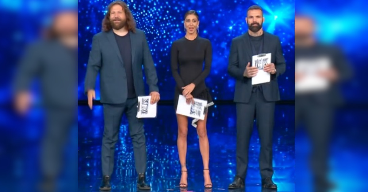 Tu si que vales: il look di Belen è bello ma ad incantare il pubblico e i social è Sabrina. E sui social fioccano gli apprezzamenti. Tu si que vales: il look di Belen è bello ma ad incantare il pubblico e i social è Sabrina. E sui social fioccano gli apprezzamenti.
