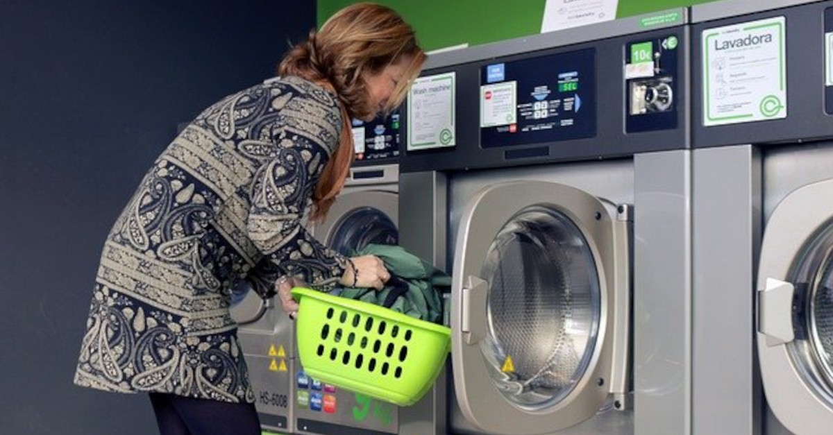Ecco a cosa bisogna sempre fare attenzione quando si lavano e asciugano vestiti neri Ecco a cosa bisogna sempre fare attenzione quando si lavano e asciugano vestiti neri