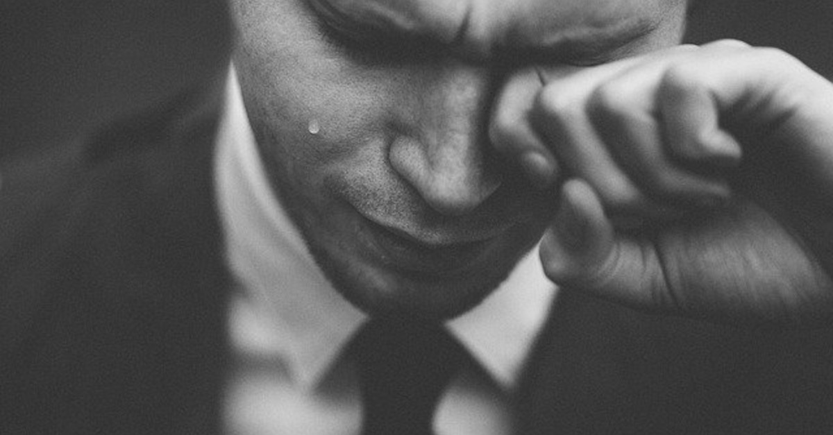 I 3 Segni zodiacali che piangono per il loro ex quando nessuno li vede I 3 Segni zodiacali che piangono per il loro ex quando nessuno li vede