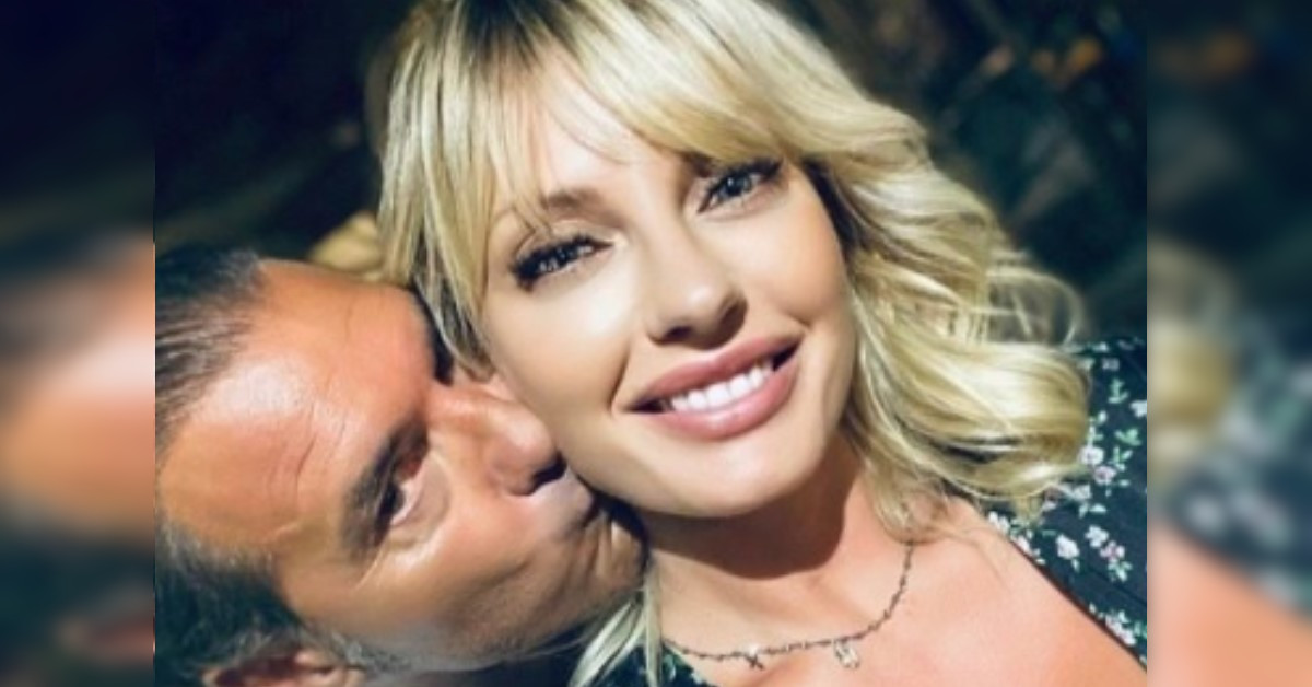 Proposta di matrimonio insolita per l'ex coppia di Temptation Island Lorenzo Amoruso ha chiesto Proposta di matrimonio insolita per l'ex coppia di Temptation Island Lorenzo Amoruso ha chiesto