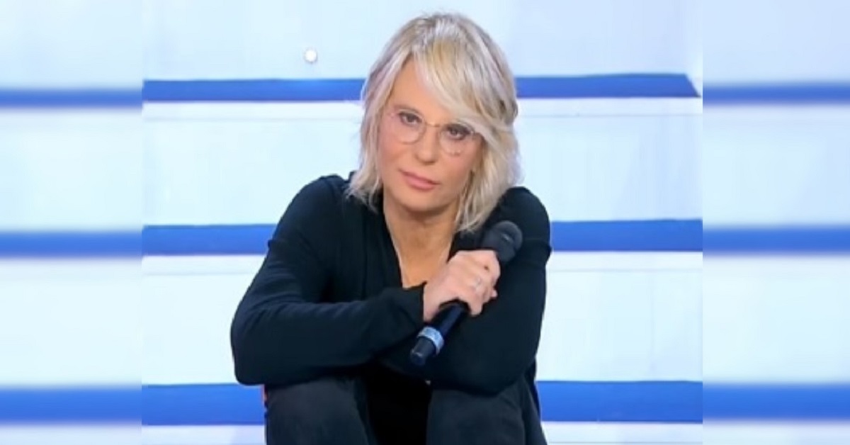 Uomini e Donne: Maria De Filippi ha imposto il divieto. Ecco cosa non possono più fare tronisti e corteggiatori. Uomini e Donne: Maria De Filippi ha imposto il divieto. Ecco cosa non possono più fare tronisti e corteggiatori.