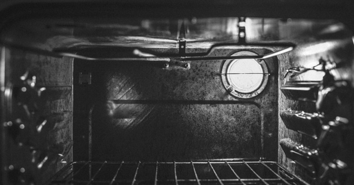 Trucco per pulire il forno facilmente passo dopo passo e senza sforzo Trucco per pulire il forno facilmente passo dopo passo e senza sforzo