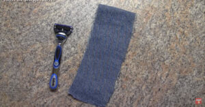 2 motivi per cui dovresti radere i jeans usati. Un trucchetto di cui non potrai più fare a meno!