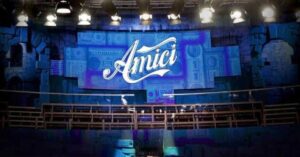 Inizia la nuova edizione di Amici di Maria De Filippi: cambio degli insegnanti, chi non vedremo più e le new entry