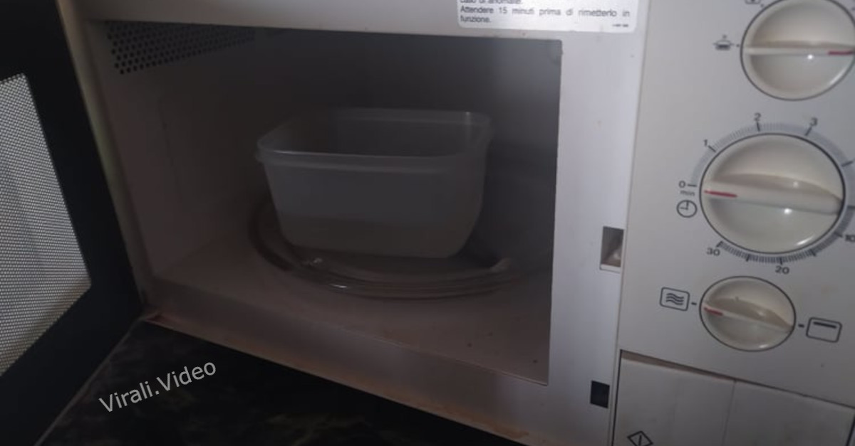 5 trucchetti per pulire perfettamente il forno a microonde di casa 5 trucchetti per pulire perfettamente il forno a microonde di casa