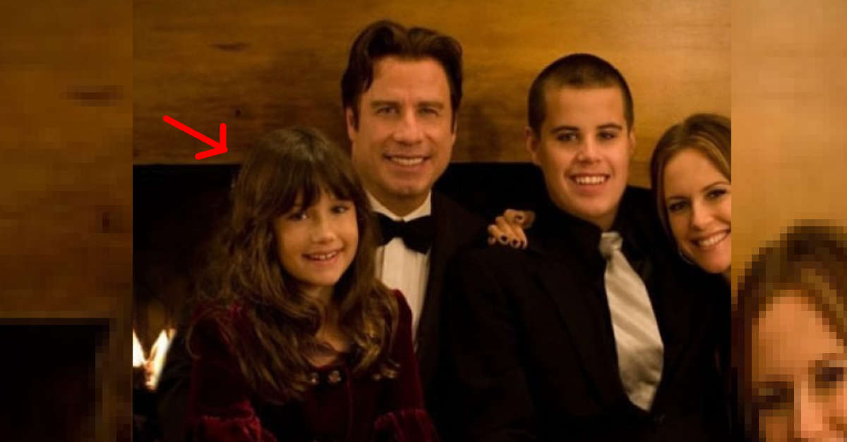 In questa foto era solo una bambina. Oggi ha 20 anni, ecco com’è diventata Ella, la figlia di John Travolta In questa foto era solo una bambina. Oggi ha 20 anni, ecco com’è diventata Ella, la figlia di John Travolta