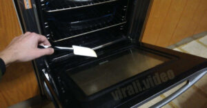2 metodi infallibili per pulire il tuo forno in pochi minuti senza prodotti chimici
