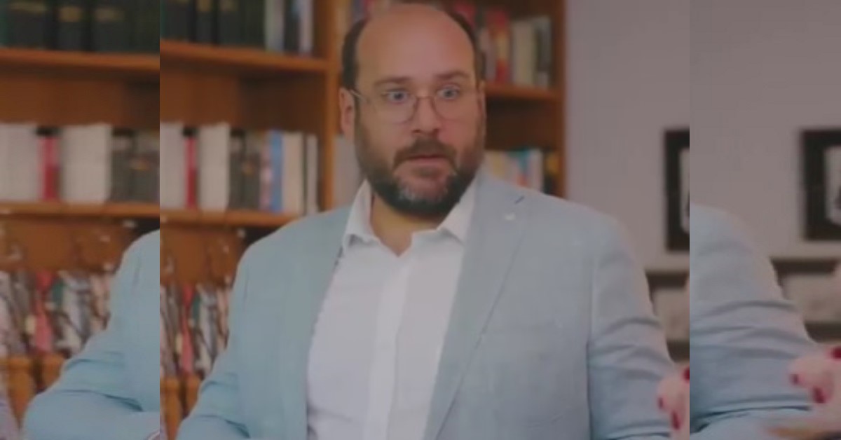 Nihat Aydin è il padre si Sanem in Daydreamer, ma sapete chi presta la voce all’attore? Ecco chi si nasconde dietro la voce italiana di Nihat Nihat Aydin è il padre si Sanem in Daydreamer, ma sapete chi presta la voce all’attore? Ecco chi si nasconde dietro la voce italiana di Nihat