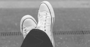 4 trucchi per mantenere le tue scarpe bianche in pochi minuti