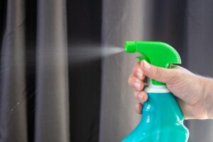 Impara a creare il tuo disinfettante fatto in casa con soli 3 ingredienti!