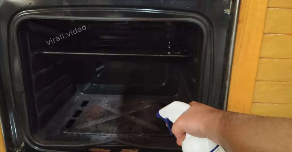 3 trucchi efficaci per pulire a fondo il forno e rimuovere il grasso incrostato