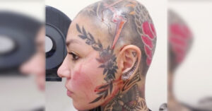Donna spende oltre 20 mila euro per tatuarsi dalla testa ai piedi