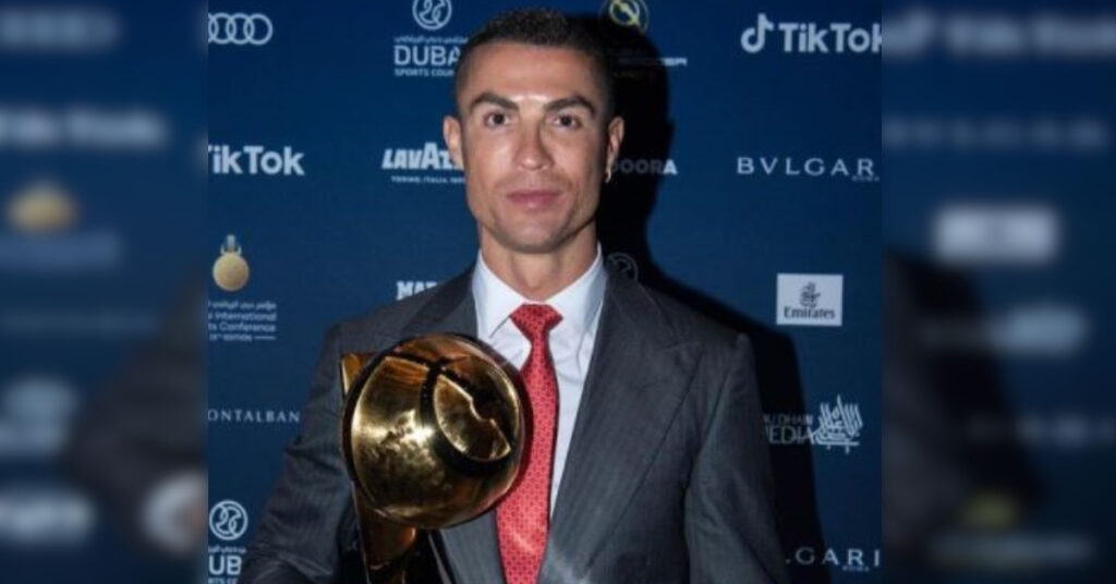 Ronaldo ritira il premio come “Giocatore del Secolo”, ma Georgina gli ruba la scena, occhi puntati sul suo outfit