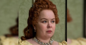 Interpreta Penelope Featherington in “Bridgerton”, ma avete mai visto l’attrice fuori dal Set? e sapete quanti anni ha?