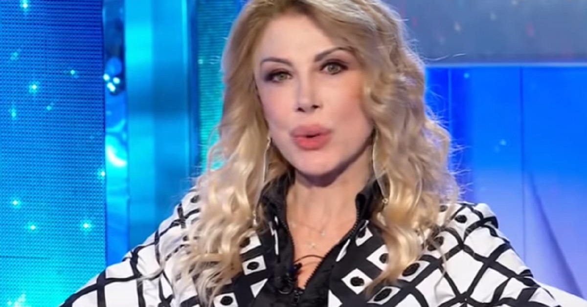 Gabriella Carlucci, avete mai visto il figlio e il marito? La foto di famiglia Gabriella Carlucci, avete mai visto il figlio e il marito? La foto di famiglia