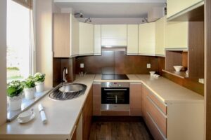 Trucchi per eliminare i cattivi odori in una cucina senza ventilazione