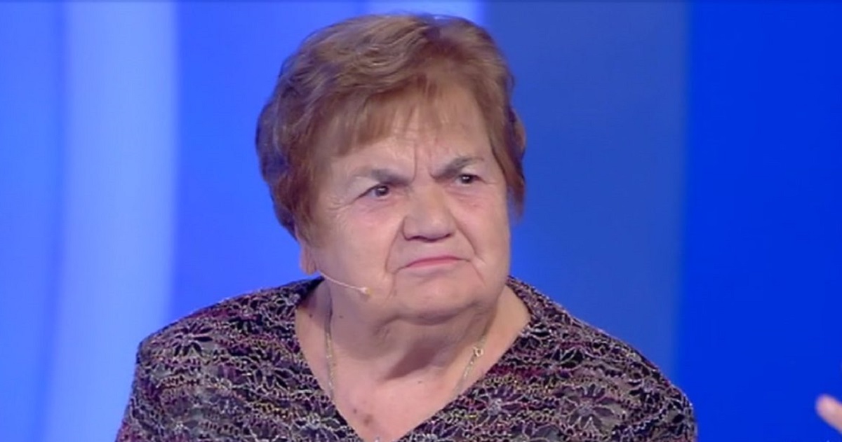 Dopo la partecipazione a C’è Posta per te, Sarina è diventa la protagonista dei social, i suoi video impazzano sul Web Dopo la partecipazione a C’è Posta per te, Sarina è diventa la protagonista dei social, i suoi video impazzano sul Web