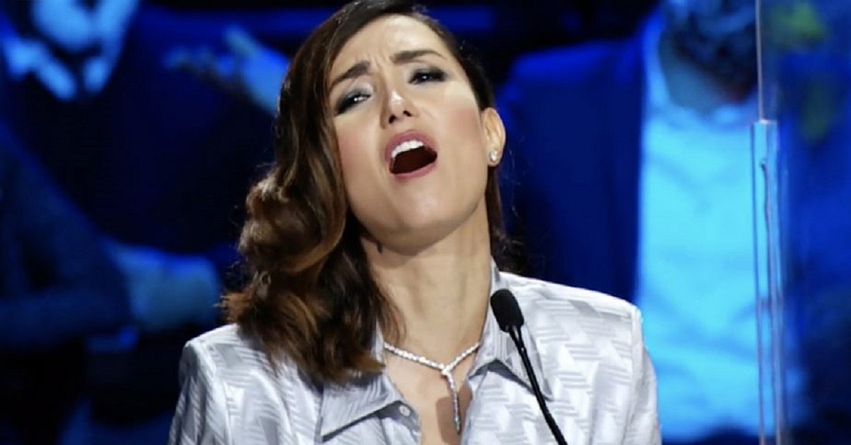 Svelate due identità del cavaliere mascherato, ma ad attirare il pubblico ci ha pensato Caterina Balivo Svelate due identità del cavaliere mascherato, ma ad attirare il pubblico ci ha pensato Caterina Balivo