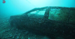 Un’auto smarrita durante lo tsunami del 2011 in Giappone è stata ritrovata dai sommozzatori in fondo al mare