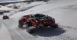 Modificano una lussuosa Lamborghini Aventador per poterla guidare sulla neve