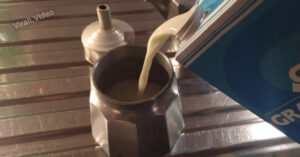 Hai mai messo il latte nella moka? Un consiglio utilissimo!