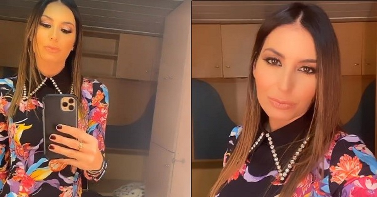 Elisabetta Gregoraci si presenta con un abito florale dallo sfondo nero. Ma ad alcuni non è sfuggito un dettaglio già visto Elisabetta Gregoraci si presenta con un abito florale dallo sfondo nero. Ma ad alcuni non è sfuggito un dettaglio già visto