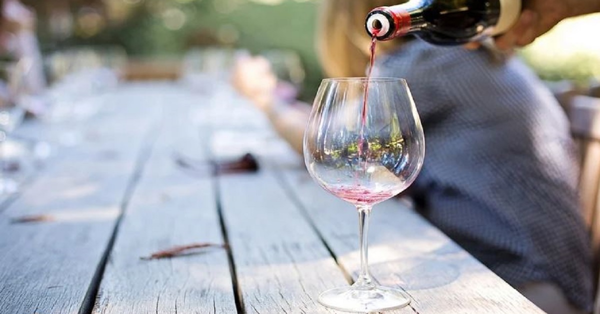 Secondo gli esperti, ci sono momenti peggiori per bere il vino Secondo gli esperti, ci sono momenti peggiori per bere il vino