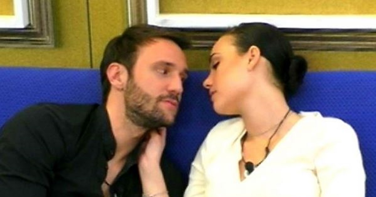 Gf Vip, Andrea e Rosalinda sempre più vicini tra baci e confidenze e fuori dalla casa qualcuno si esprime sulla coppia. Gf Vip, Andrea e Rosalinda sempre più vicini tra baci e confidenze e fuori dalla casa qualcuno si esprime sulla coppia.