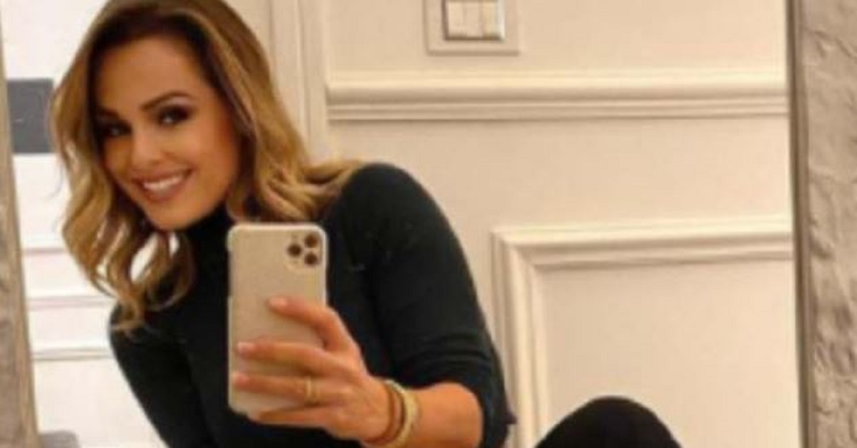 Sonia Bruganelli inquadra il dettaglio della sua stanza che salta subito agli occhi Sonia Bruganelli inquadra il dettaglio della sua stanza che salta subito agli occhi