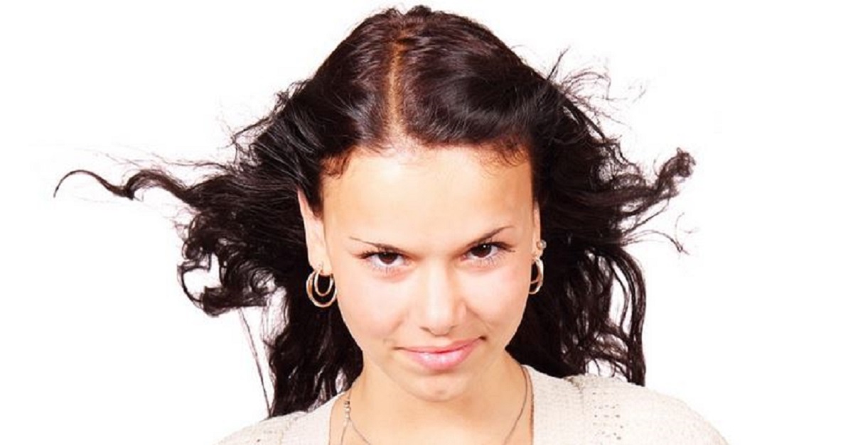 Cosa fare per eliminare i nodi dai capelli? Alcune piccoli consigli da tenere in considerazione Cosa fare per eliminare i nodi dai capelli? Alcune piccoli consigli da tenere in considerazione