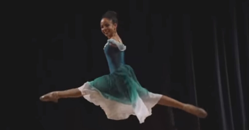 La sedicenne nata senza braccia realizza il suo sogno e diventa una ballerina di ispirazione