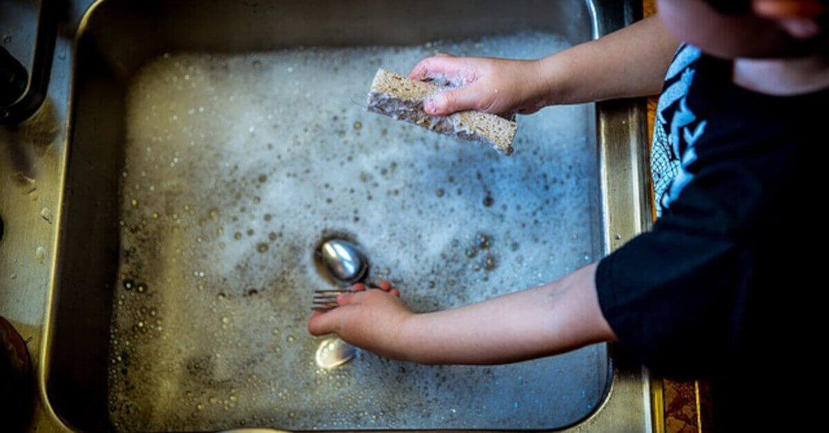 Creare detersivi per piatti fatti in casa con ingredienti naturali Creare detersivi per piatti fatti in casa con ingredienti naturali