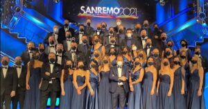 E’ un volto molto noto e quest’anno il musicista è tra gli orchestrali di Sanremo? Lo avete riconosciuto?