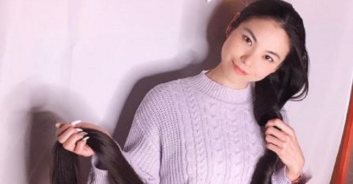 Non taglia i capelli da 15 anni, la “Rapunzel” giapponese con 2 metri di capelli Non taglia i capelli da 15 anni, la “Rapunzel” giapponese con 2 metri di capelli